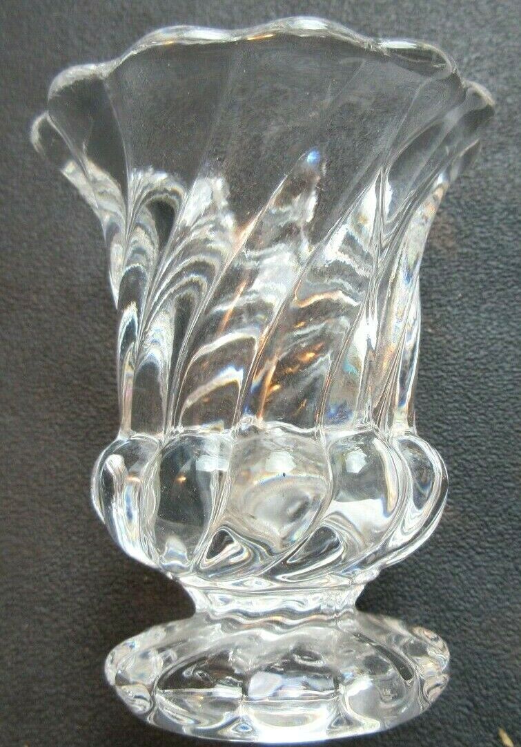Outline Dimensions 2.4 x 4.8 Donoucls Mini Flower/Bud Crystal Vase Decorative Vases for Home or Wedding 